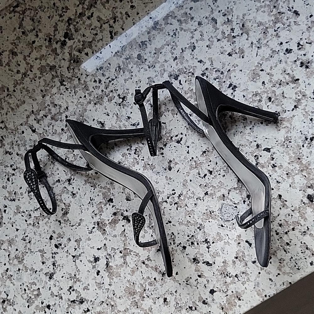🔥🔥Special Free Offer!!🔥🔥 Preloved pair of Stuart Weitzman sandals US - Picture 3 of 10